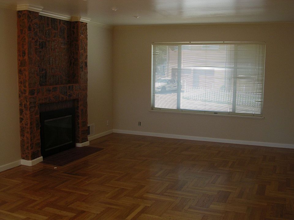 Living Rm w/fplc 