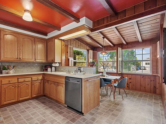 3rd image of 7650 Teesdale Ave