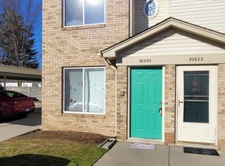 30330 Wedgewood Cir, Roseville, MI 48066