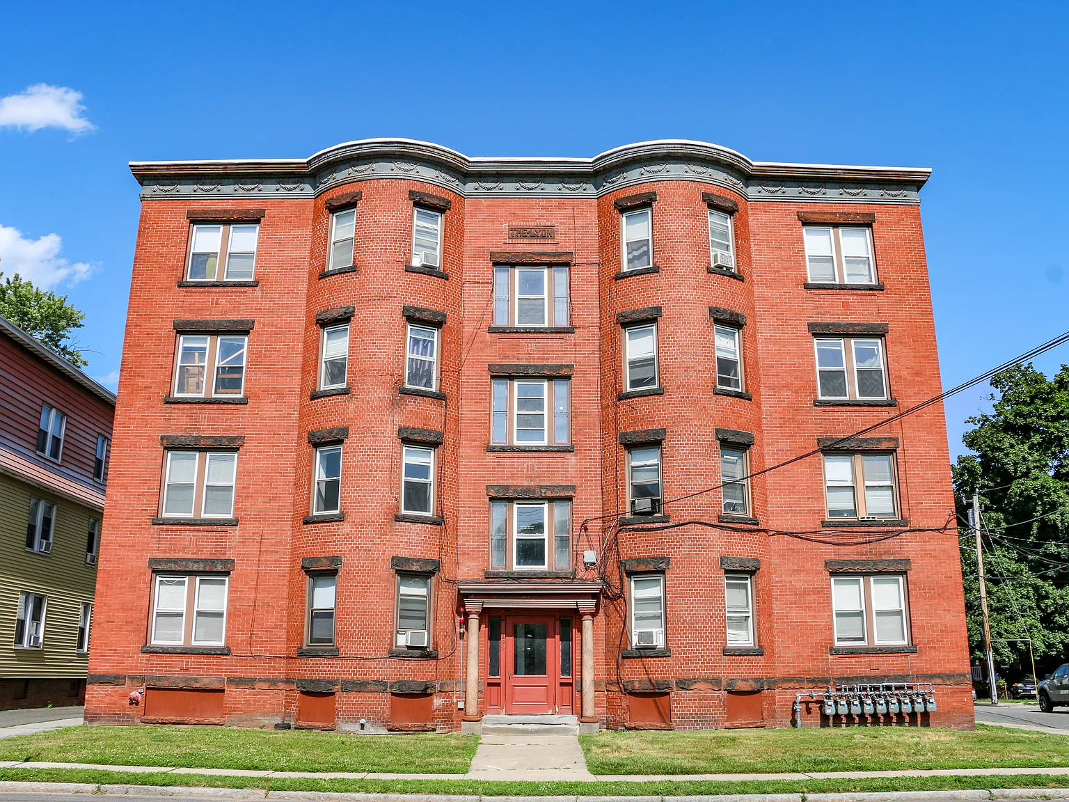 3 bed, 1200 sqft, $1,950 — Photo 1