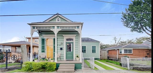 1st image of 717 Deslonde St