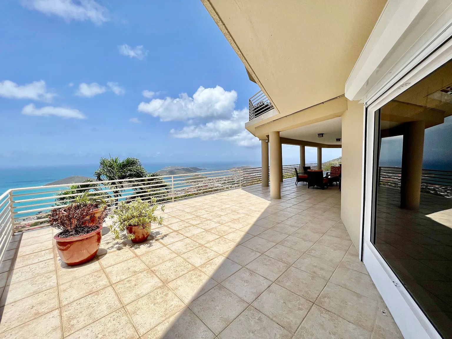 3 bed, 6400 sqft, $7,950 — Photo 4