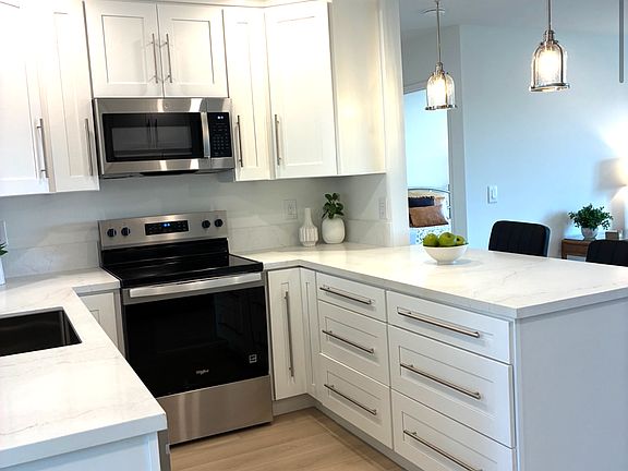 Kitchen - Fresh and Bright with new appliances.