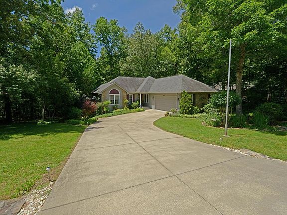 3rd image of 104 Brighton Ln
