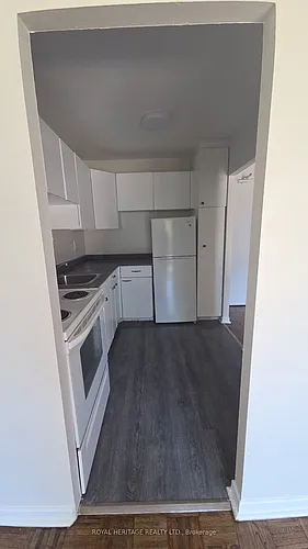 945 Simcoe St N Photo 1