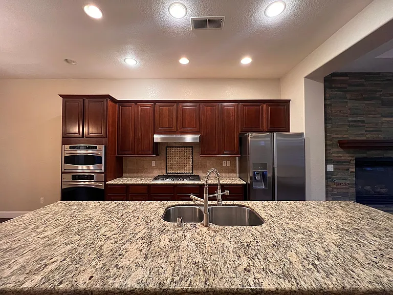 10880 Pentwater Dr — Photo 4