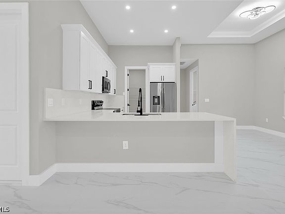 4th image of 1112 Summa Blvd