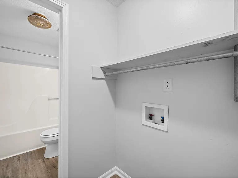 703 Power St — Photo 24