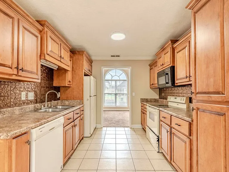 33 Rustic Bridge Dr — Photo 4