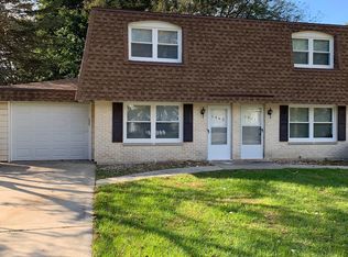 1940 Charles Ln, Aurora, IL 60505