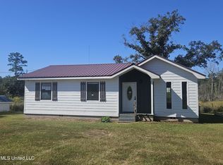 113 Clyde Pipkins Rd, Lucedale, MS 39452