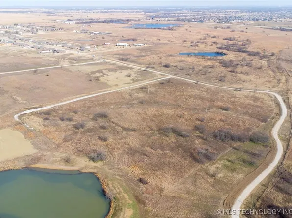 13740 N Sandstone Ave, Skiatook, OK 74070