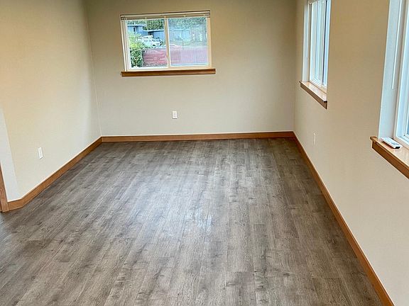 4th image of 2421 98th Avenue Ct E