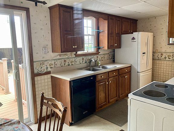 5th image of 29743 Phillips Ave