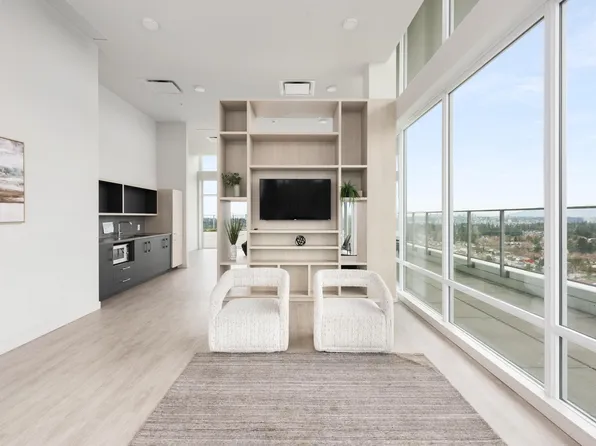 9675 King George Blvd #404, Surrey, BC V3T 0T7
