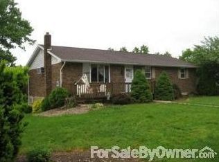 2238 Skyline Dr, Slatington, PA 18080