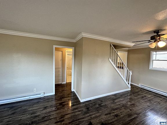 4th image of 338 E 10th St
