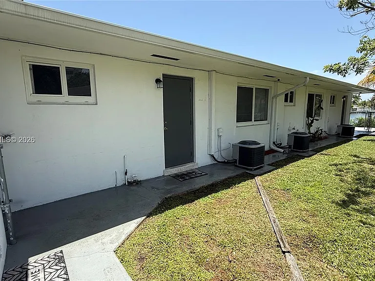 842 SW 2nd St #A — Photo 10