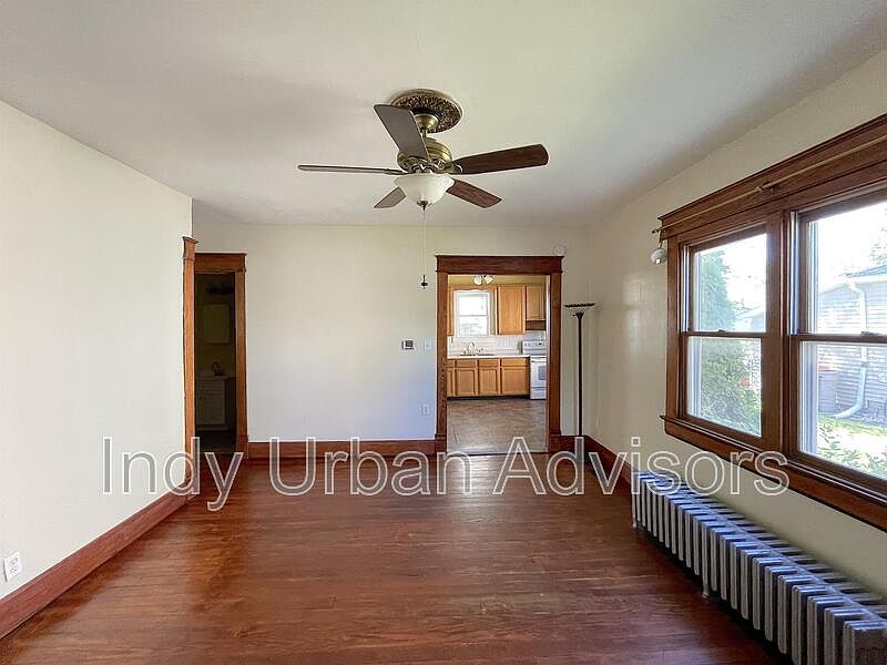 1st image of 1213 E Hanna Ave