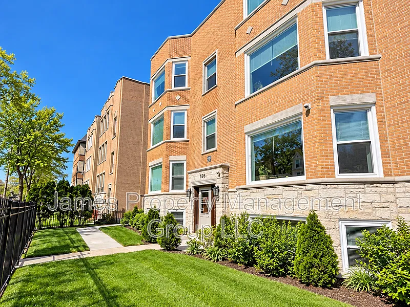 3 bed, 2.0 bath, 2500 sqft, $2,350 — Photo 1