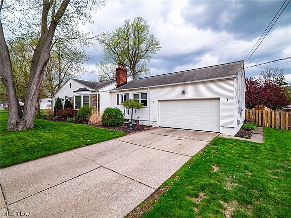 3rd image of 4765 W 220th St