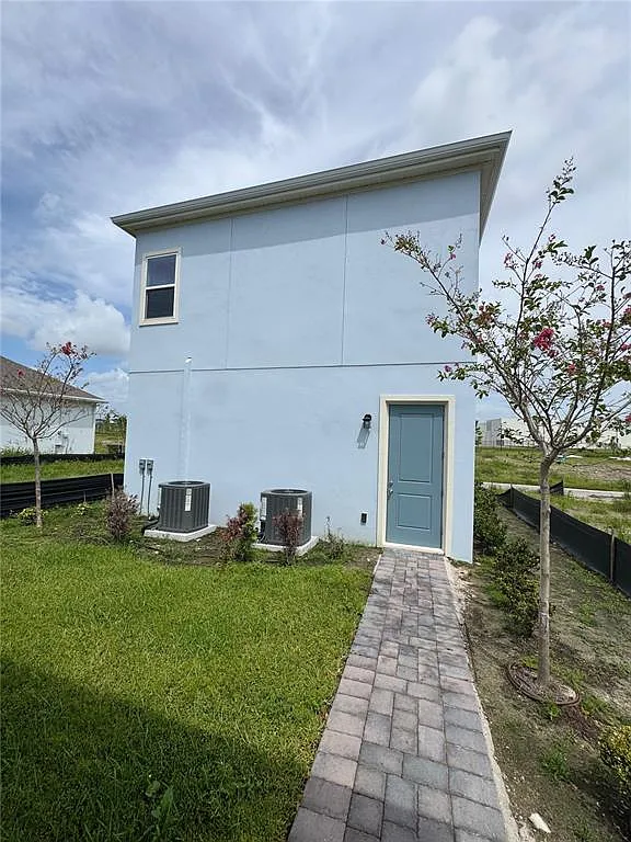 1 bed, 1.0 bath, 750 sqft, $1,800 — Photo 2