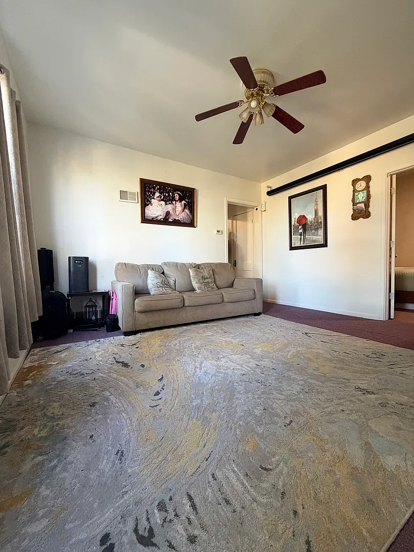 3 bed, 1100 sqft, $2,300 — Photo 2