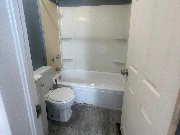 202 N Mulberry St #5 — Photo 3