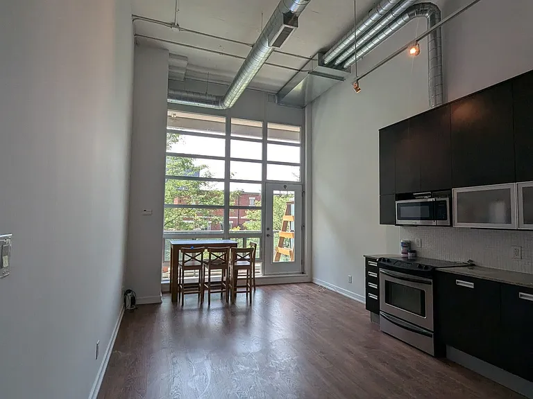380 Macpherson Ave #215 — Photo 3