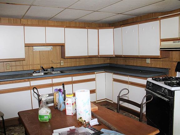 2nd image of 309 Clark St