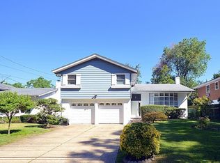 51 Sandy Hollow Rd #51, Pt Washington, NY 11050