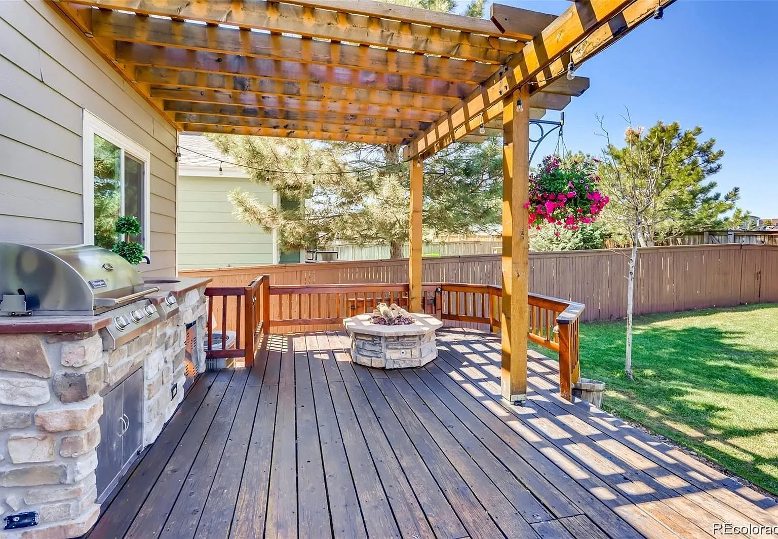 3 bed, 3.5 bath, 1976 sqft, $3,200 — Photo 3
