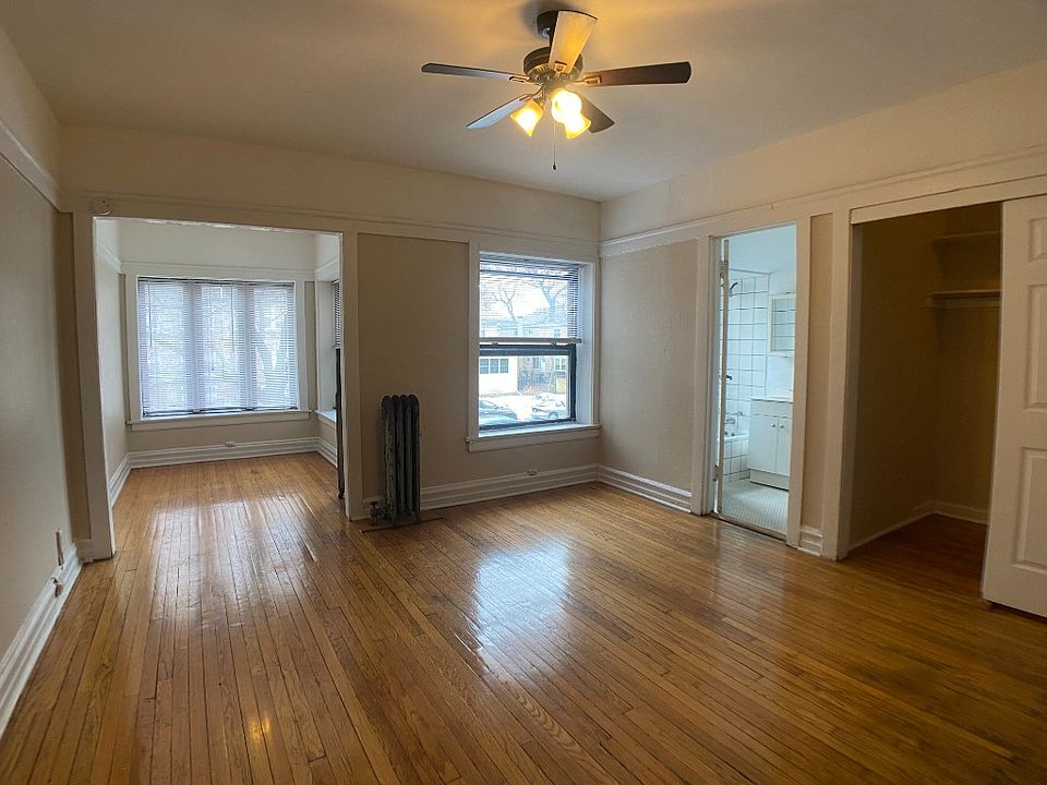 1st image of 7455 N Greenview Ave #2