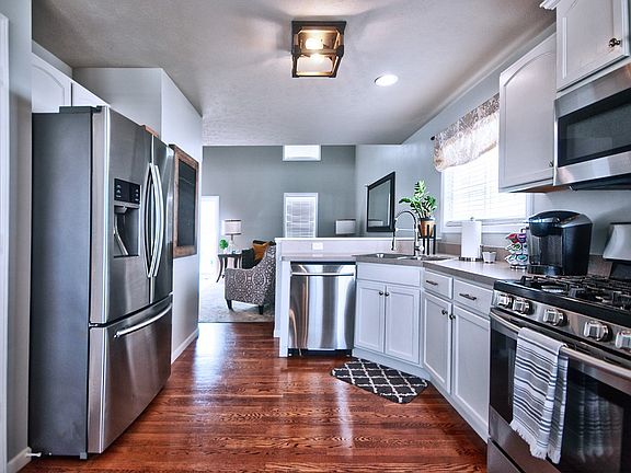 4th image of 513 Sky Valley Ct