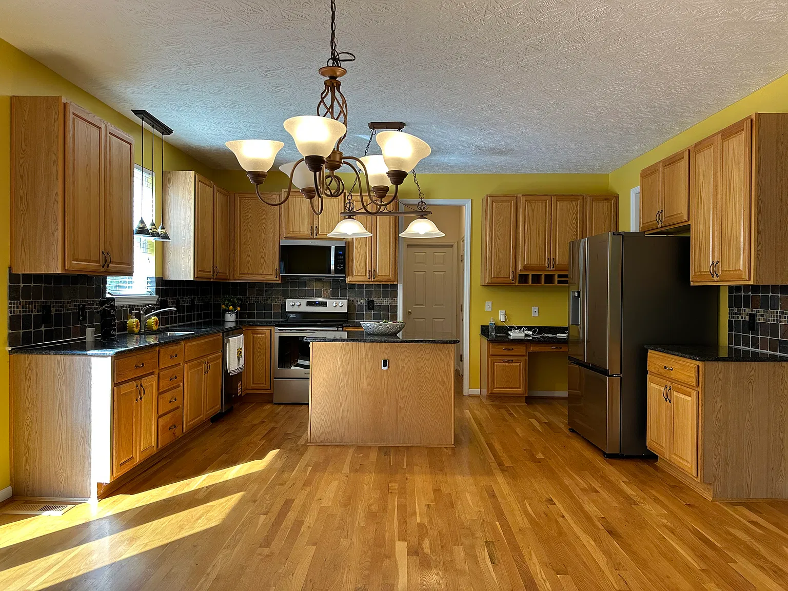 4 bed, 3.5 bath, 2647 sqft, $3,300 — Photo 4