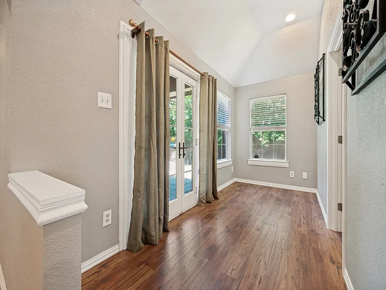 3317 Hazlewood Ct — Photo 6