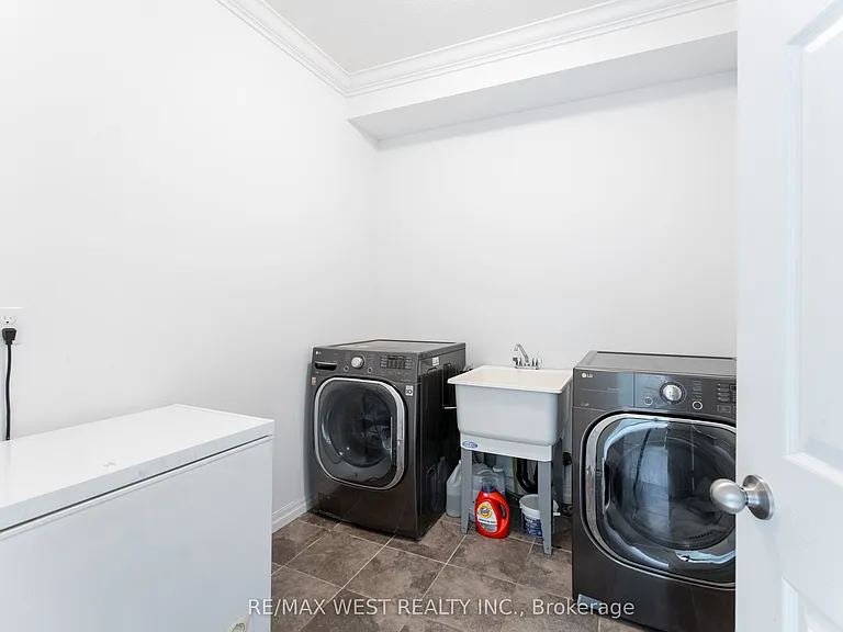 301 Freure Dr — Photo 7
