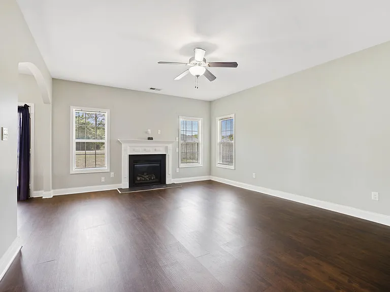 121 Feathers Ln — Photo 29