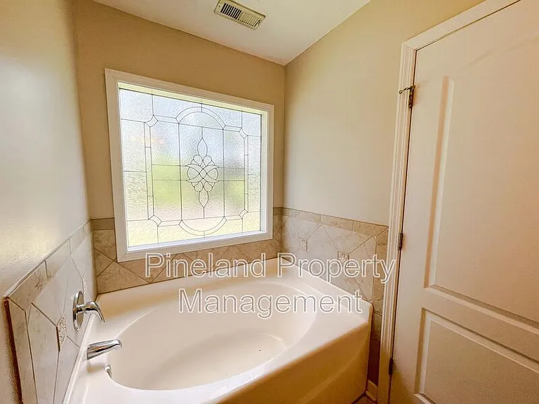 1621 Kershaw Loop — Photo 10