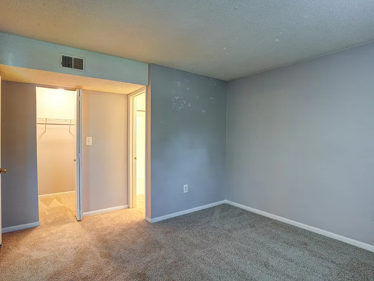 Woodberry Apartments — Photo 9