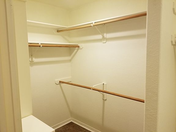4th image of 23 Augusta Dr