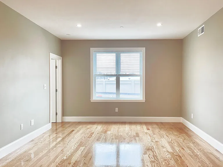 495 Geneva Ave #5 — Photo 4