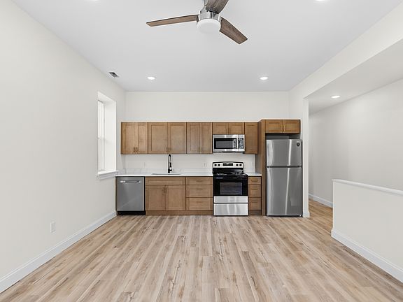 4th image of 3124-3126 Nebraska Ave #1F