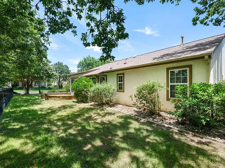 202 River Rock Dr — Photo 30