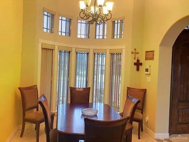 4 bed, 2.0 bath, 1655 sqft, $1,700 — Photo 4