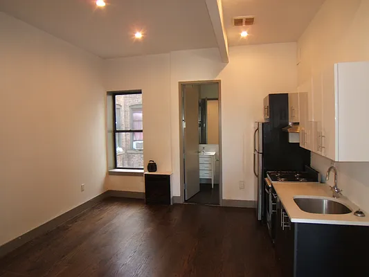 Rented by Joel Weisz, LREB | media 10