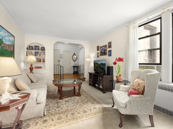 225 West 25th Street image 1 of 6