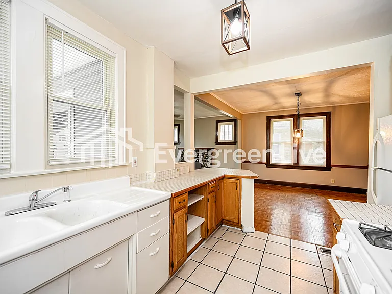 5320 Colerain Ave — Photo 9