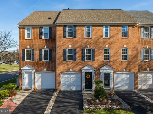 26082 Lands End Dr, Chantilly, VA 20152
