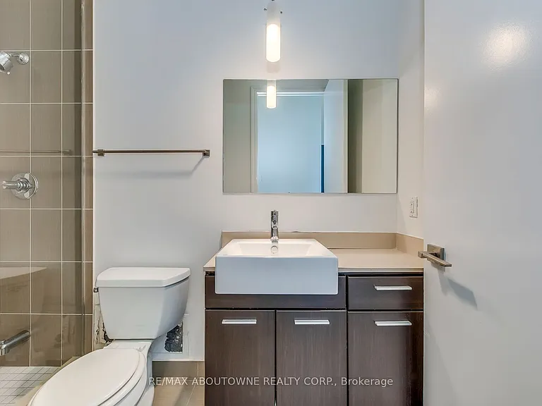 770 Bay St #202 — Photo 28